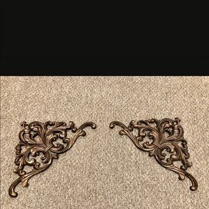 2 wall scrolls filigree decorative